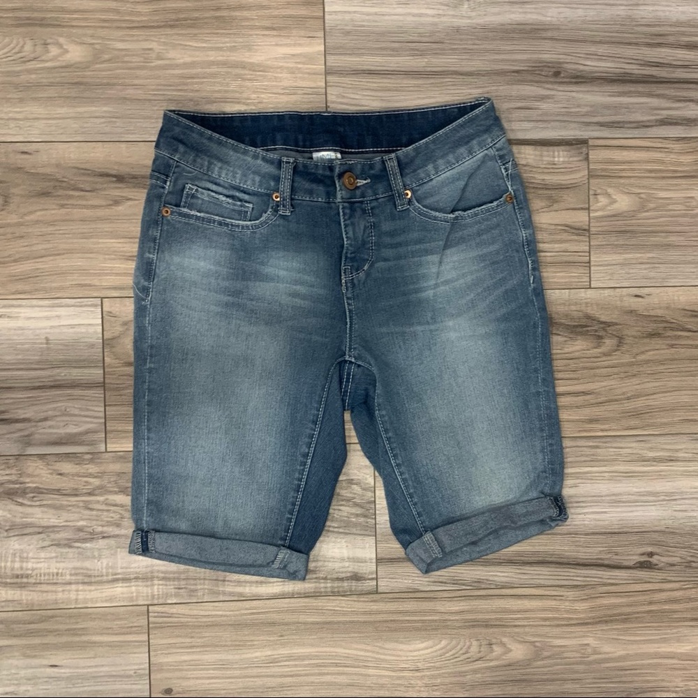 Light wash Bermuda’s